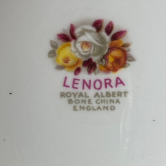 1960's Vintage Royal Albert 10" Tall Lenora Teapot in excellent condition, - Picture 10 of 10